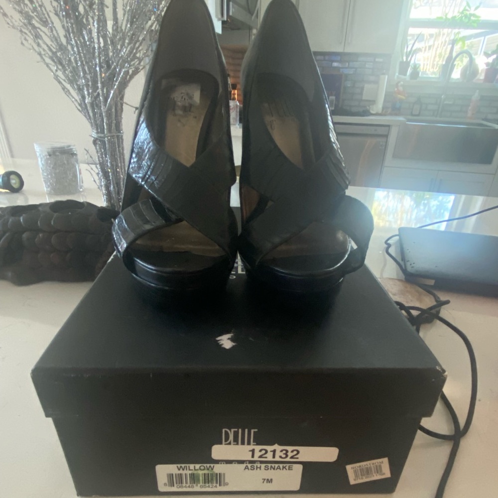 Pelle Moda Black Leather Willow Heels